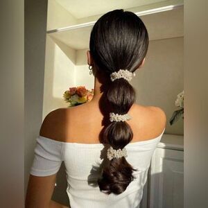 Pearl scrunchie N755